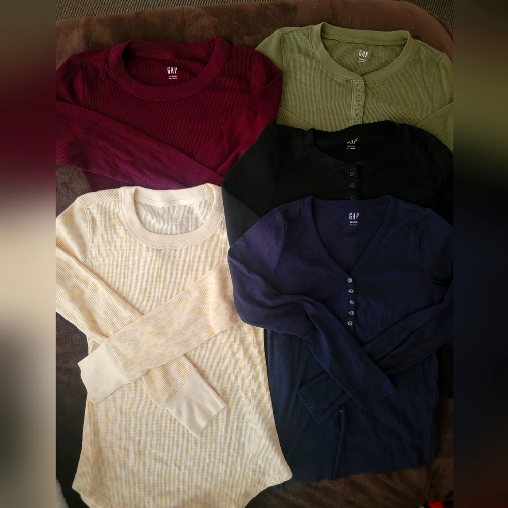 Lot of 5 Gap Thermal Tops Size XSP